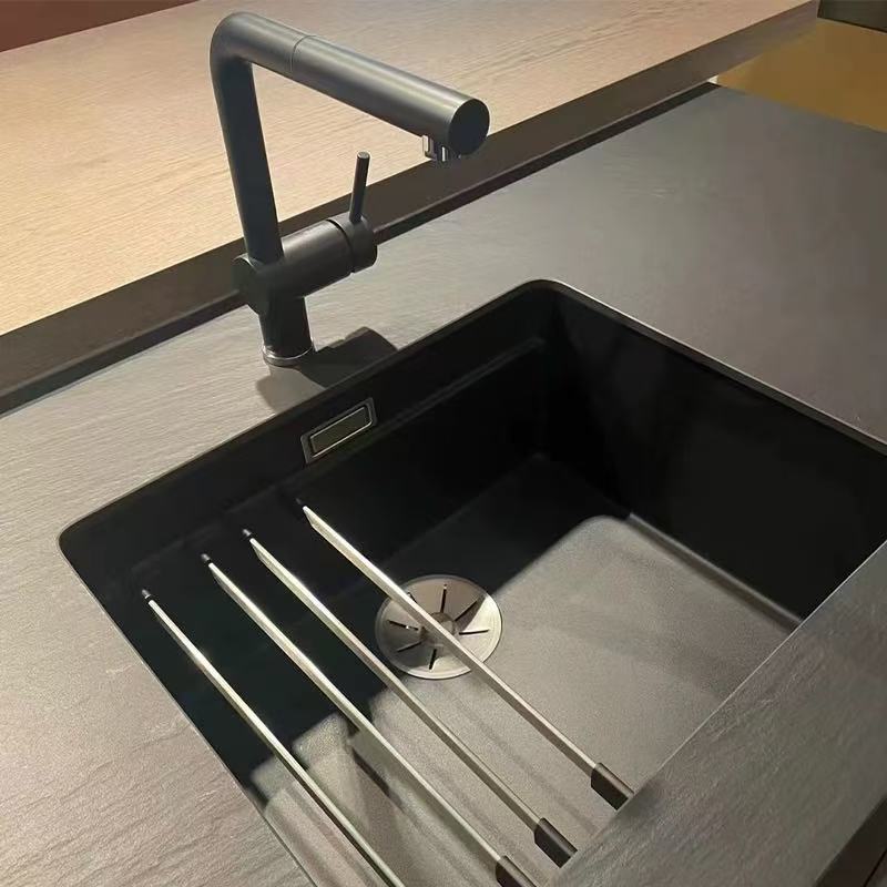 Minimalist l-Shaped Pull-Out Rotating Kitchen Faucet